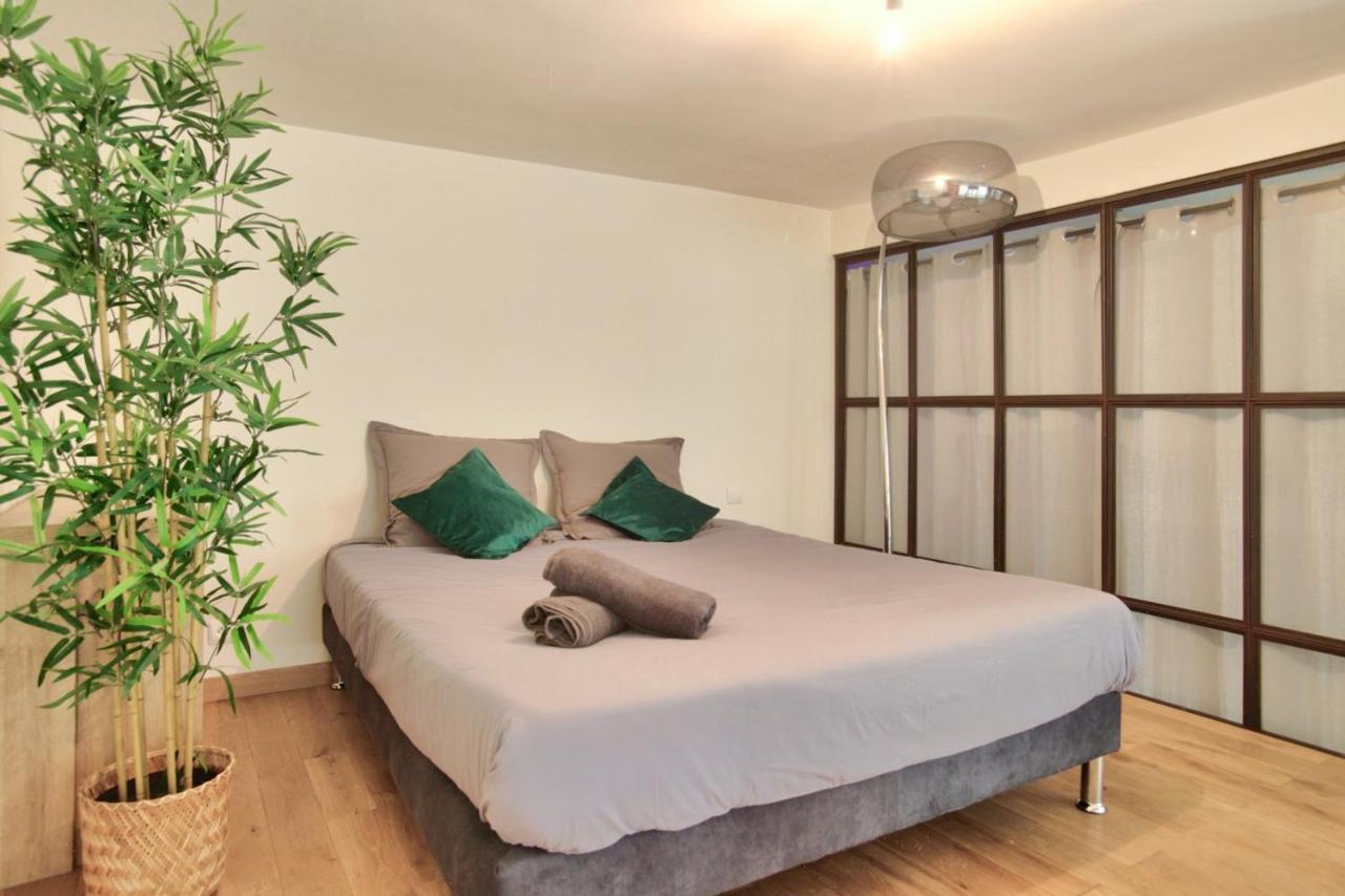2 Bedrooms Le Marais Nazareth ปารีส ภายนอก รูปภาพ